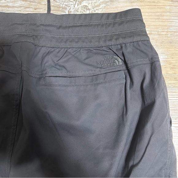 The North Face Womens Aphrodite Motion Capri Hiking Pants Flash Dry Gray Sz L - Picture 4 of 9